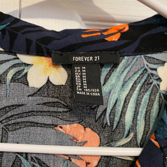3/$30 ✨ FOREVER 21 | Tropical Button-Up - Picture 4 of 4